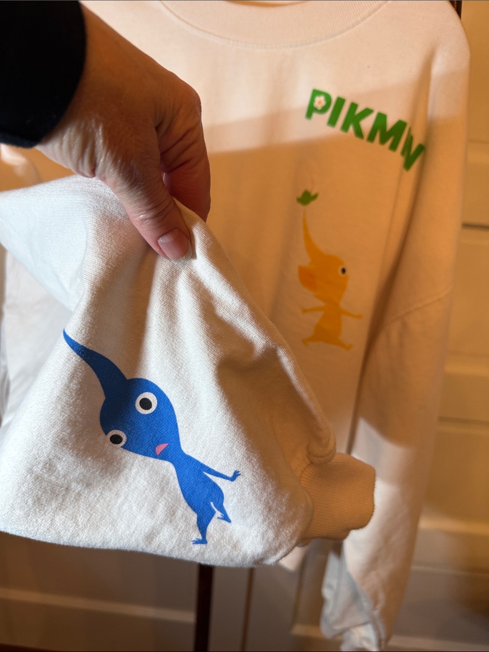 Nintendo Pikmin Graphic Cropped Sweatshirt Oversized Cute Gamer Cozy White Large - Picture 5 of 13